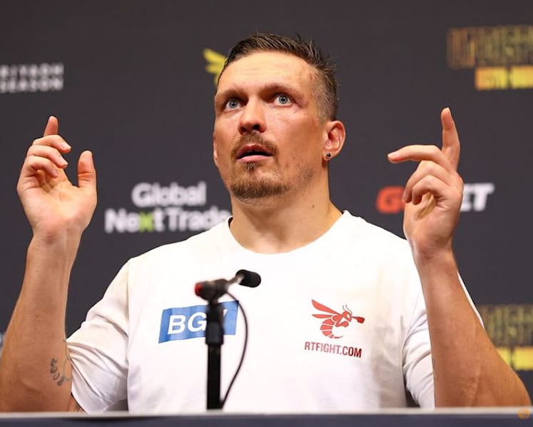 Usyk to put WBC title on line against kickboxer Verhoeven at pyramids of Egypt