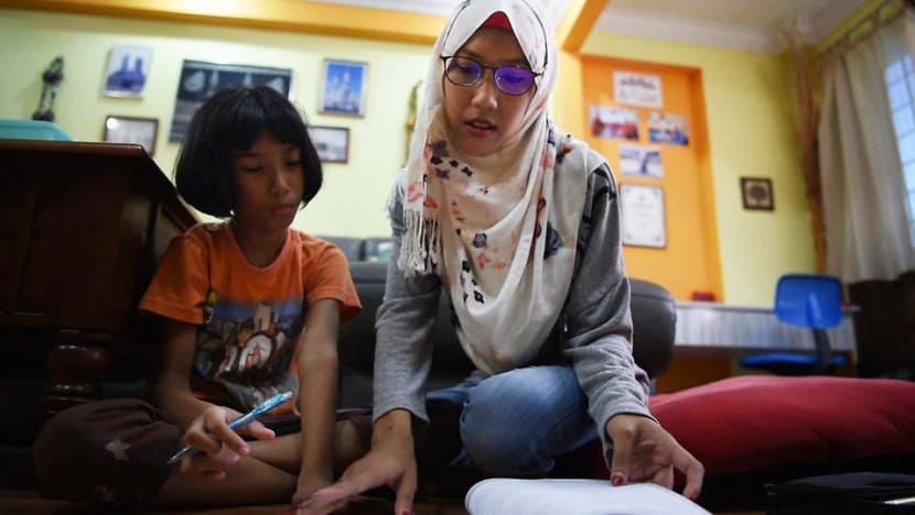 A sister’s sacrifice: At 22, she’s a sole breadwinner and ‘dad’ to 6 siblings