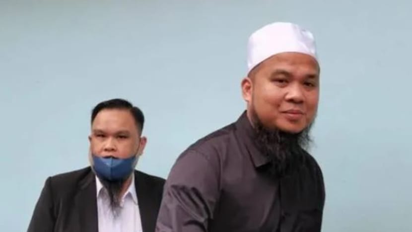 436 gambar dari telefon bimbit dikemukakan dalam kes Ebit Lew