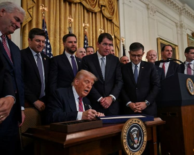 Trump could net big tax windfall in crypto bill divestiture plan, Bloomberg News reports