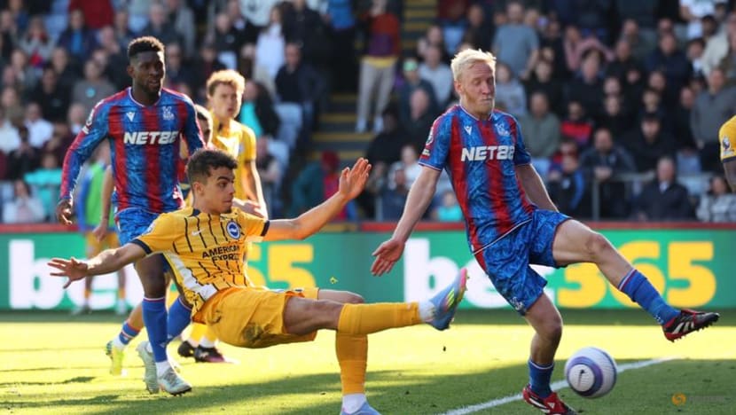 Munoz strike gives nine-man Palace 2-1 win over Brighton