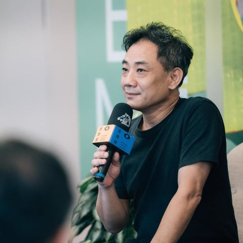 震惊娱乐圈！女导演曝光被金马获奖导演萧雅全摸腿舔身，性骚扰丑闻引发热议！