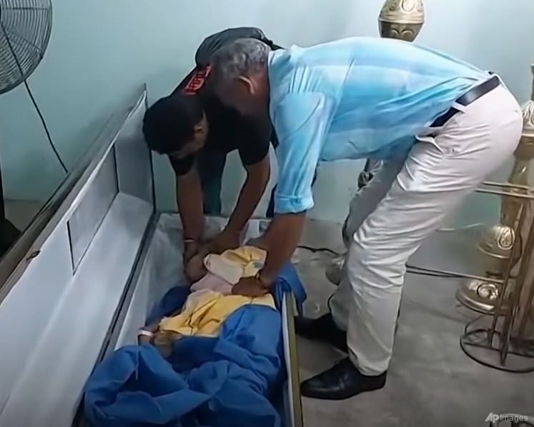Woman declared dead in Ecuador revives during her wake; health authorities investigate