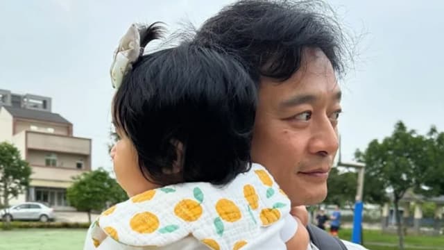 女儿抽搐脸唇发紫没反应　林佑星哭叫救护车急送医