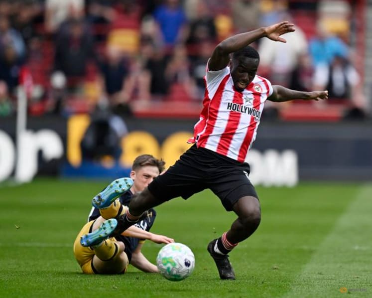 Arsenal blow away Fulham to turn up heat on Man City, West Ham suffer blow