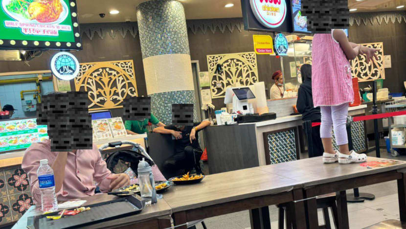 Man Criticised For Letting His Kid Stand On Food Court Table In S'pore