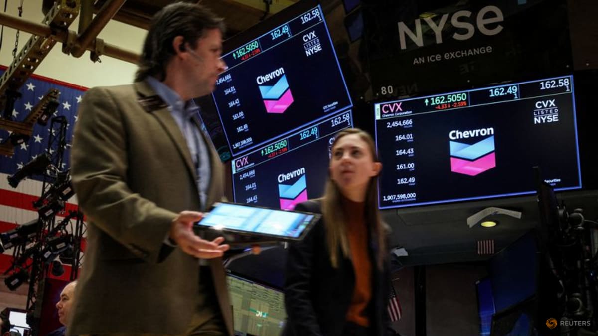 Stock indexes mostly gain amid AI deal optimism; euro, yen weaken on fiscal worries