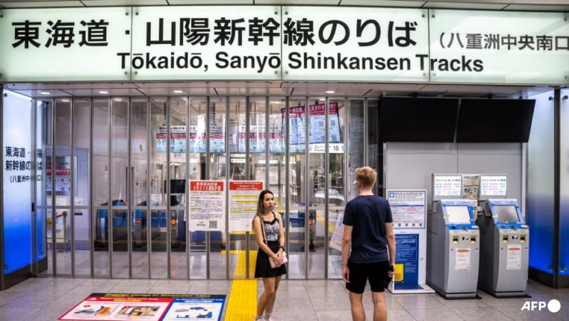 Weakening Shanshan rains still disrupting transport in Japan