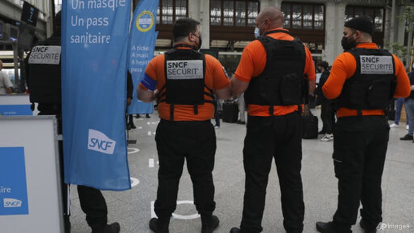 France’s COVID-19 pass now required in restaurants, trains