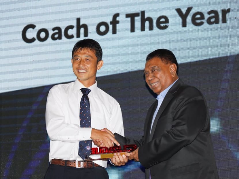 Albirex Niigata (S) FC head coach Naoki Naruo (left) receiving his S.League Coach of the Year award from former Singapore national coach Jita Singh at the S.League Awards Night on Tuesday, November 1, 2016. Photo: Ernest Chua/TODAY