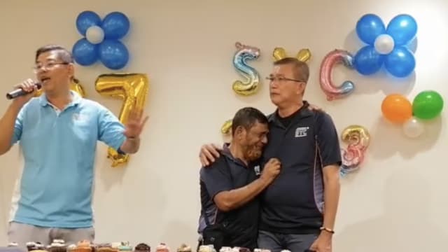 服务27年 客工在欢送会不舍落泪 画面感动网民