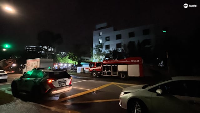 双溪加株大道发生火患 民防部队正在灭火