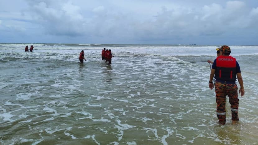 Singaporean missing off Desaru in Malaysia after being swept by waves Singaporean missing off Desaru in Malaysia after being swept by waves