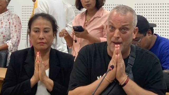 洋汉飞踹泰女惹众怒 普吉岛民众示威举牌喊“滚出去！”