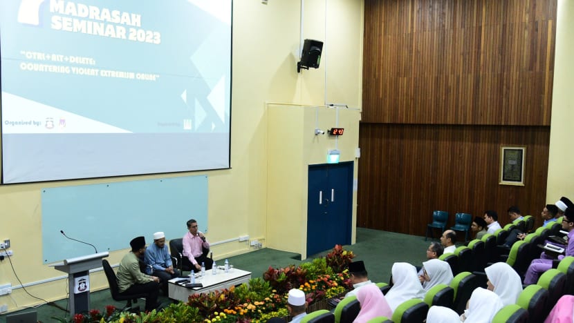 Edisi ke-7 Seminar Madrasah rungkai cara tangani keganasan ekstrim online Edisi ke-7 Seminar Madrasah rungkai cara tangani keganasan ekstrim online
