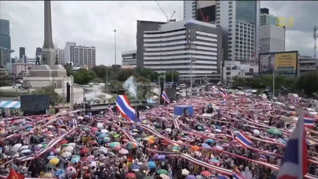 泰国曼谷再爆街头示威 数千人上街要佩通坦下台