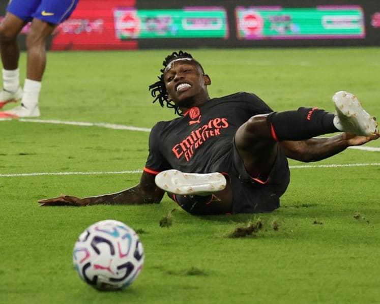 Leao bids emotional farewell to Milan amid reports of Galatasaray switch