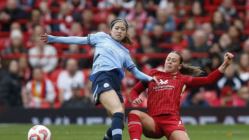 Shaw double sends Man City top of WSL with last-gasp win over Liverpool