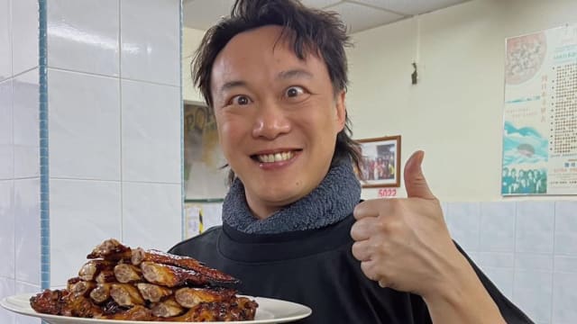 陈奕迅茶餐厅室外用餐　陪吃女子为何不是徐濠萦？