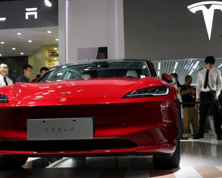 Commentary: In its tight race with BYD, Tesla might have to make cheaper EV models