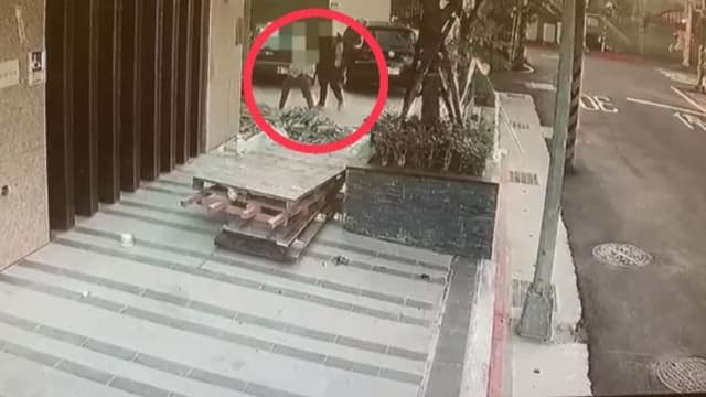 离奇死亡！台湾两名油漆工陈尸在豪宅床底 