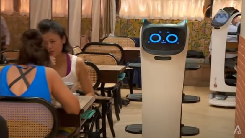 Robot chefs and waiters: 40% of food services jobs will require moderate to extensive redesign in next 3 years Robot chefs and waiters: 40% of food services jobs will require moderate to extensive redesign in next 3 years