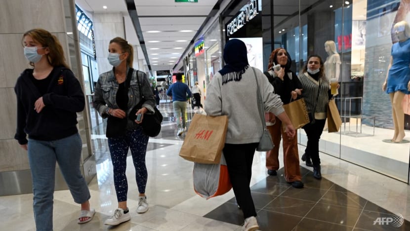 'Pain is coming': Australians spend freely this Christmas, but financial headwinds on the horizon