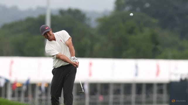 Scott's US Open dream gets washed away at rainy Oakmont