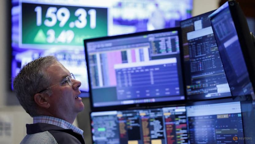 Analysis:Investors return to US stocks as AI, earnings growth feed fear of missing out