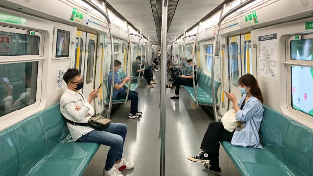 中国多地区宣布：冠病无症状和轻症感染者可正常上班