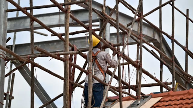 明年起木制鹰架使用期限缩短到三个月 加强建筑工地安全