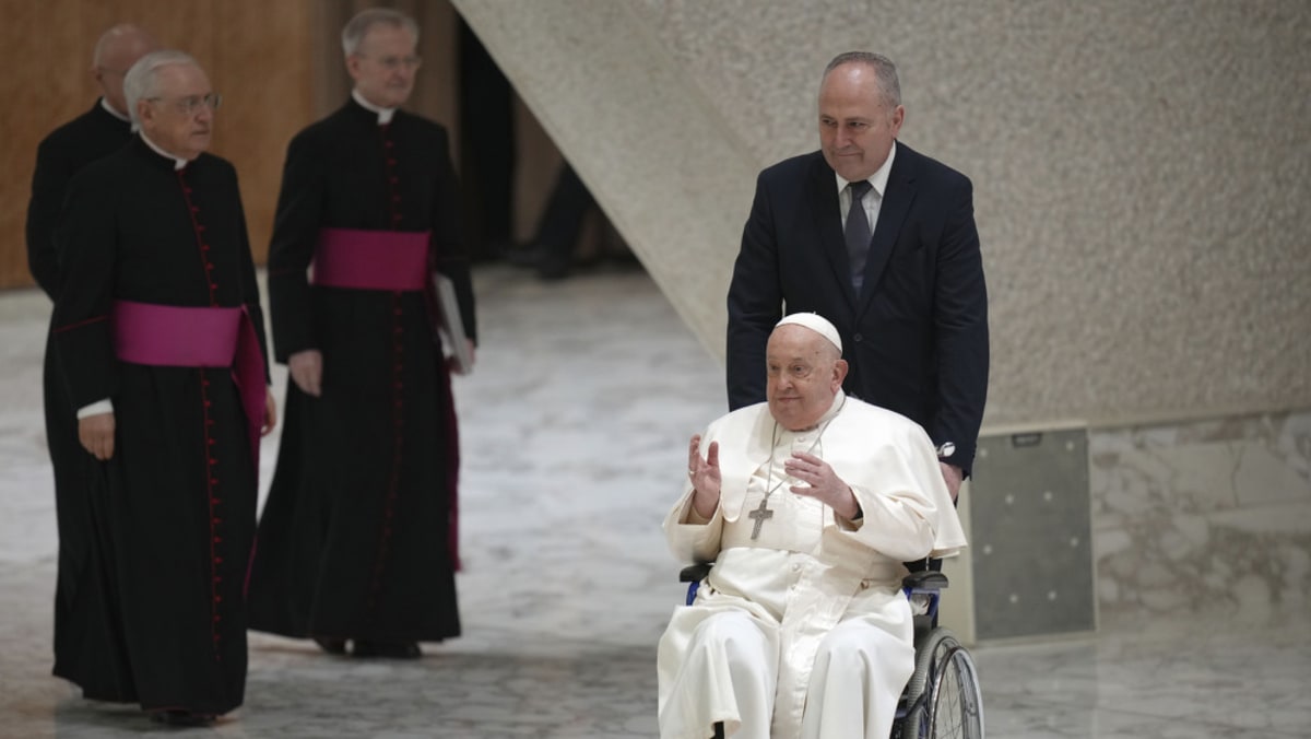 Pope Francis marks week in hospital amid questions over future