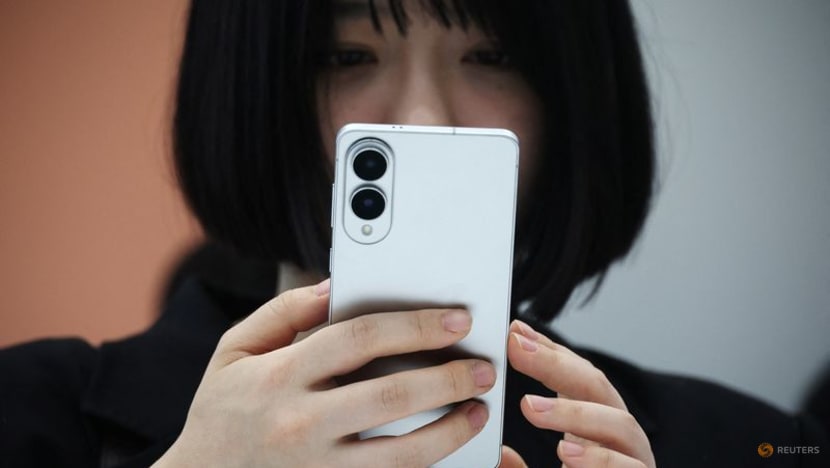 Trump expands Apple tariff threat to all smartphones Trump expands Apple tariff threat to all smartphones