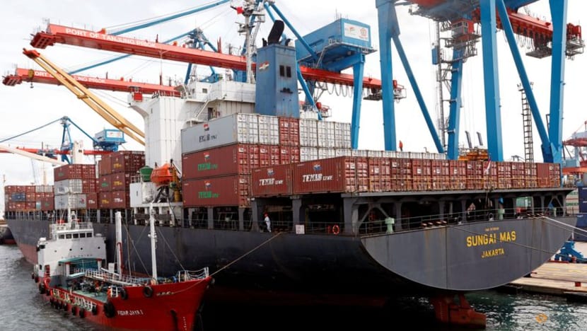 Indonesia's exports, imports beat forecasts, trade surplus less than expected Indonesia's exports, imports beat forecasts, trade surplus less than expected