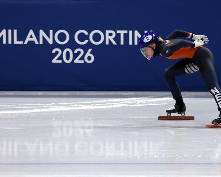 Short Track-Dutch skater Xandra Velzeboer sets women's 500 metres world record