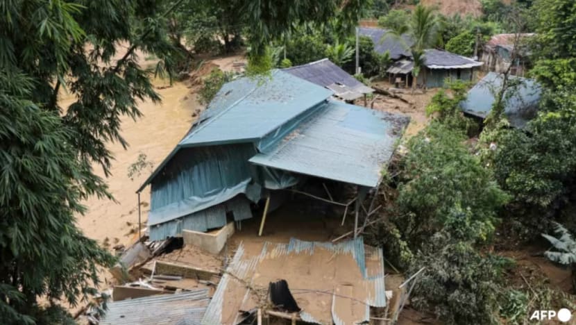 Tiga maut, sembilan hilang dalam banjir kilat di Vietnam Tiga maut, sembilan hilang dalam banjir kilat di Vietnam