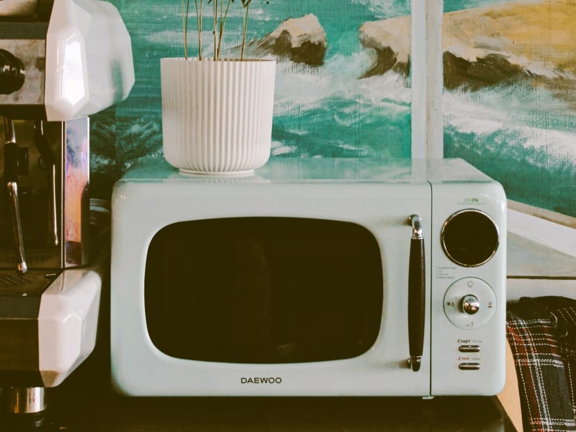Microwave ovens: Essential countertop models for your snack-time satisfaction