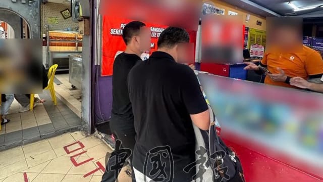 持铁条逼买预付卡配套 马国手机店涉威胁中国游客
