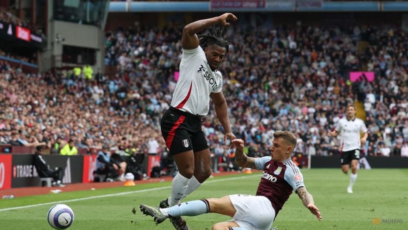 WRAPUP 1-Bournemouth stun Arsenal, Aston Villa improve Champions League hopes