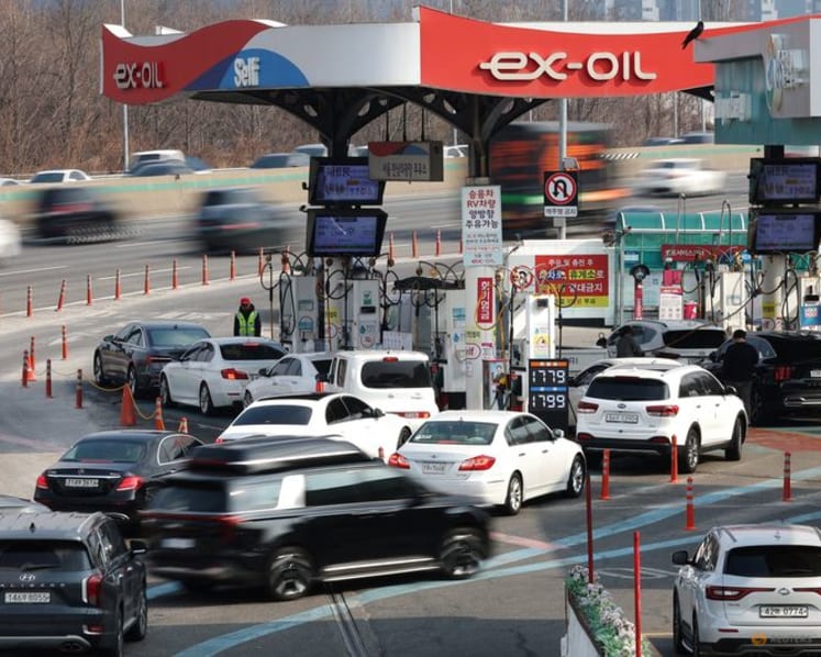 Oil prices rise on doubts US-Iran peace talks will ease Strait of Hormuz disruption