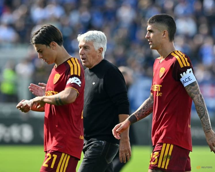 Lazio keep pace at the top, 10-man Roma earn draw at Como, Milan held by Sassuolo