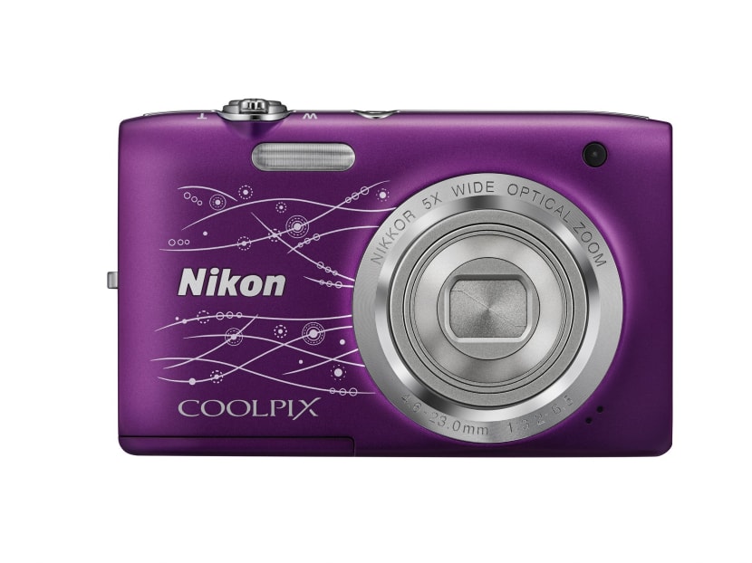 Nikon announces new DSLR with retractable kit lens