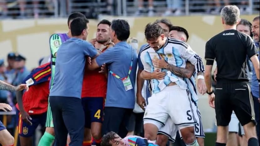 Paredes pertimbang masa depan bersama Argentina susuli arahan digantung 10 perlawanan