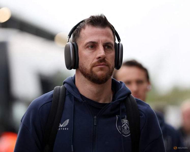 Tottenham sign veteran goalkeeper Dubravka