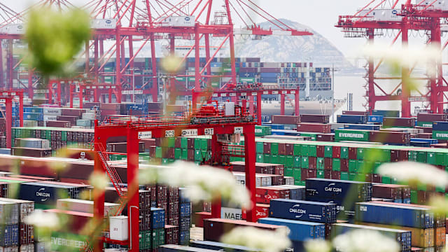 中国10月出口意外下滑1.1% 创2月来最差表现