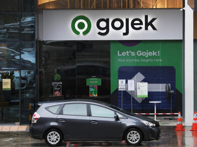 Gojek will charge a transaction fee for Singapore commuters who do not use cash to pay for their rides from Nov 1.