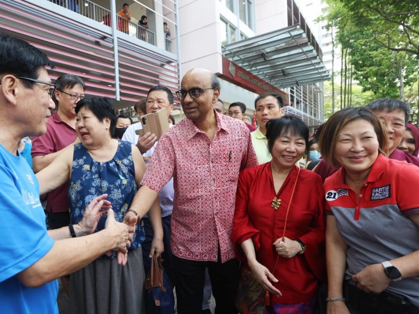 Mr Tharman Shanmugaratnam and his wife Jane Ittogi at Taman Jurong Food Centre on Sept 2, 2023. Photo: Ooi Boon Keong/TODAY