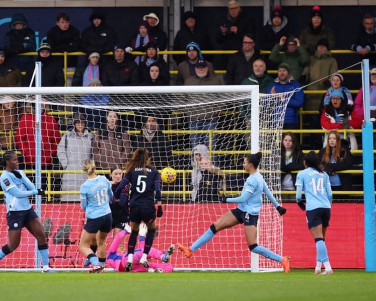 Man City stay top of WSL, Chelsea keep pressure on