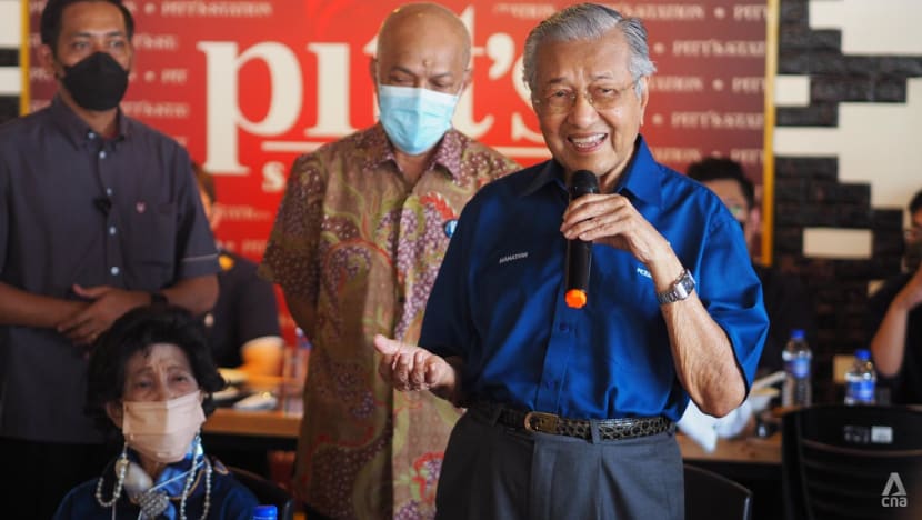 Mahathir calls Zahid ‘compulsive liar’ over remarks on his Indian lineage, demands apology Mahathir calls Zahid ‘compulsive liar’ over remarks on his Indian lineage, demands apology