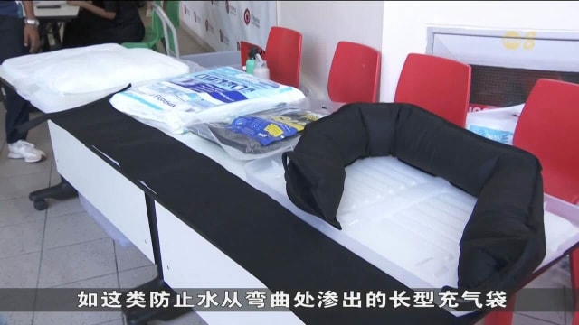 极端天气更频繁 居民商家自发采取措施应对淹水